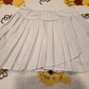 Young Chic Size Medium White Skort with pockets